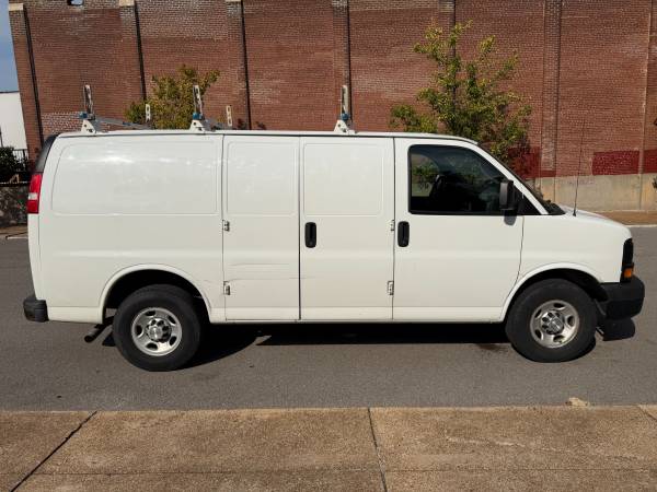 2017 Chevrolet EXPRESS 3500 PWR - Photo 4