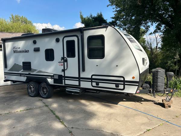 WINNEBAGO MICRO MINNIE 2306BHS Travel Trailer 1