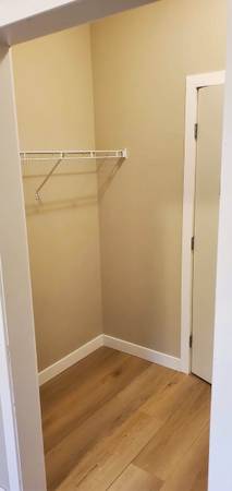 1BR Ground Level Galleries 1BR unit - Bright, Spacious 3