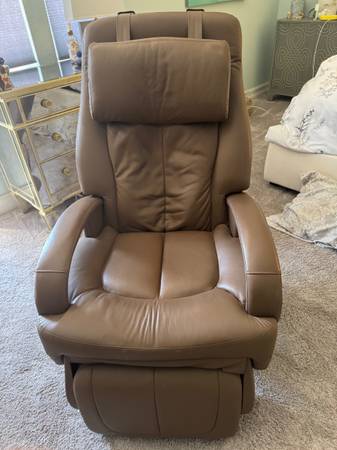 Massage chair - like new 1