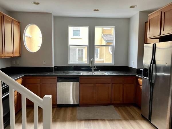 $1,700 / 3br - 1620ft2 - Condominio en San Elijo Hills en alquiler (San Marcos)63865702396931121