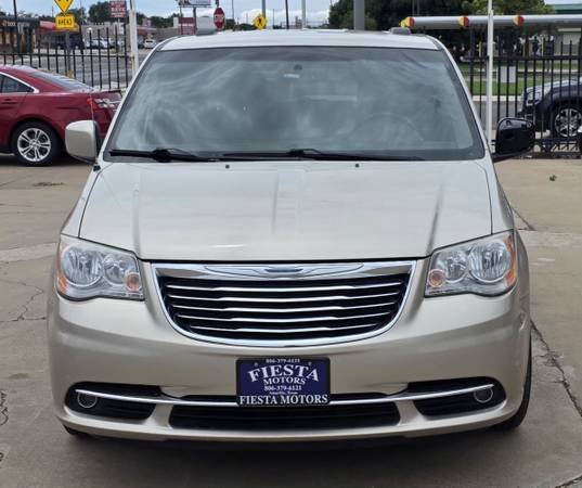 2014 CHRYSLER TOWN & COUNTRY 1