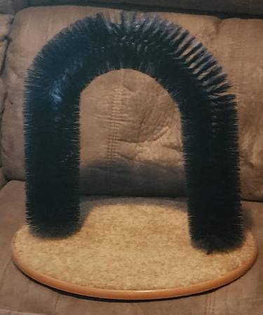 Cat Self Grooming Arch And Massager 1