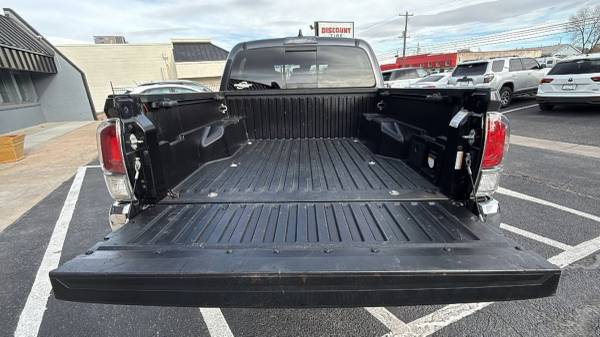 2022 Toyota Tacoma 4WD TRD - Photo 13