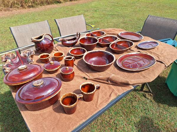 Vintage Hull Dishes 1
