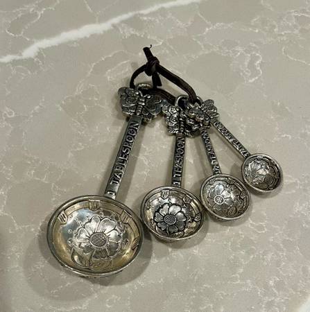 Vintage Elegantly Detailed Silver Teaspoon Set 1