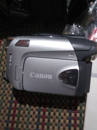 Canon cam corder new 1
