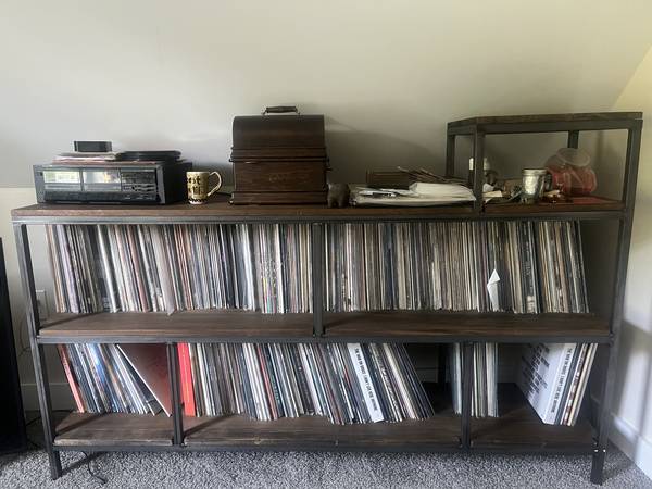 Vinyl Storage Stand 1