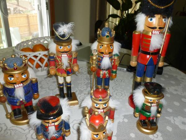 nutcracker collection 8 pieces 1