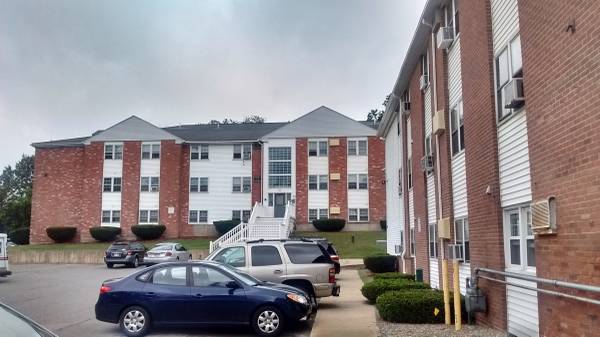 Gardner 2 Bedroom. Includes heat and hot water!! 1