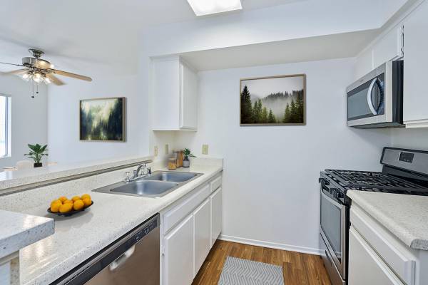 $2,134 / 1br - 628ft2 - 1/BD 1/BA, In Canyon Country, Expansive Sunbathing Areas (27303 N. Sara St., Los Angeles, CA)63863784577283121