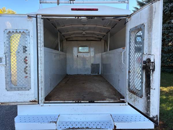 2014 Chevrolet Express 3500 Cutaway - Photo 15