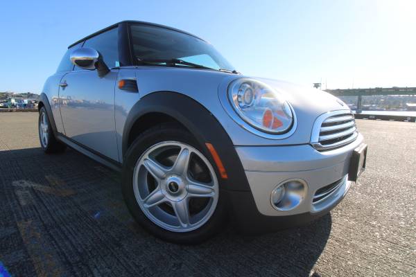 2007 R56 MINI COOPER Hardtop PLATA PURO Frenos Nuevos 118k INTERCAMBIO LOCAL - $4,400 ((Especializados SOLO en MINI / Salón Interior))63469891043971121