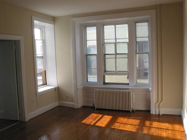 $1,950 / 2br - 1100ft2 - charming 2 bedroom off UPenn with private laundry! (University City)63666762258945124