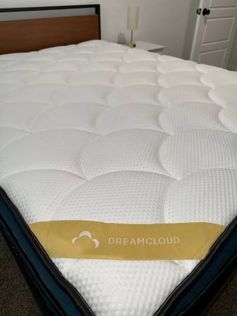 Dreamcloud Premier Rest Mattress - Queen - Like New! 1