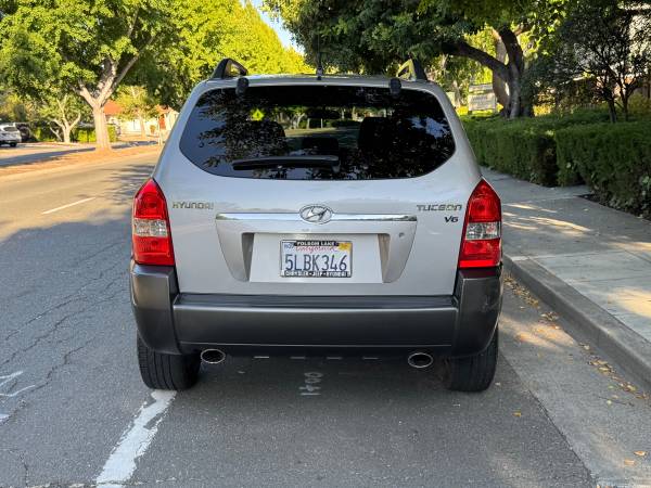 2005 HYUNDAI TUCSON GLS 32k milage - $7,400 (Mountain View)63654704654593123