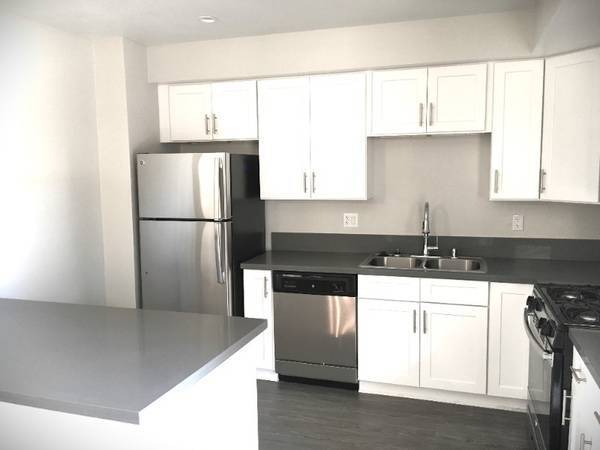 $3,999 / 3hab - 1600ft2 - Lavadora/Secadora en la Unidad, Plazas de Aparcamiento Cubiertas, Armarios Amplios con Espejos, Patio Privado (Thousand Oaks)63668270766467121