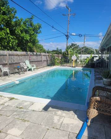 PalmBeachPoolHouseShare4ResponsibleIncomestableNS,ND 1