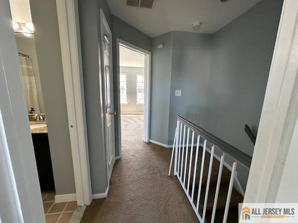 $2,800 / 2br - Casa adosada de 3 pisos con garaje (Sayreveille)63676328571523124