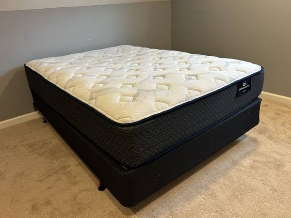 Serta Perfect Sleeper Double Mattress with Box Spring and Frame 1
