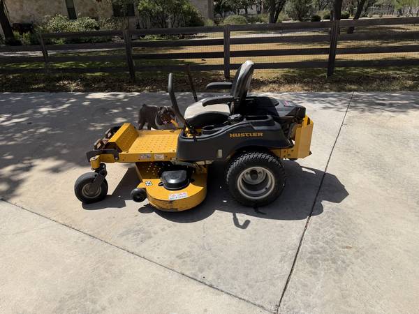 HUSTLER RAPTOR LIMITED ZERO TURN 52 INCH MOWER 1