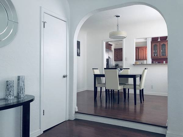 $1,100 / 2br - 1600ft2 - Furnished Guest Bedroom & Bathroom In Large Renovated Duplex (Picfair Village/Mid-City)63403650069249124