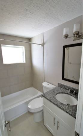 $1,400 / 1br - MOVE IN SPECIAL! First Floor, 1/1 Condo off of Bee Ridge Road! (Sarasota)63791080741507123