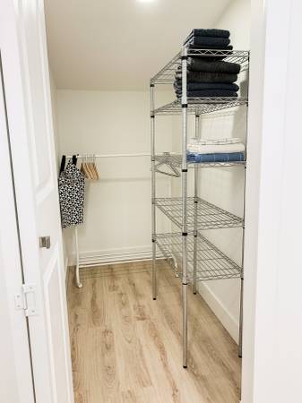 Bright, spacious and quiet, 1 BR basement suite, large windows, 650 sq 2