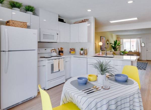 Courtyard, Washer/Dryer, Microwave 1