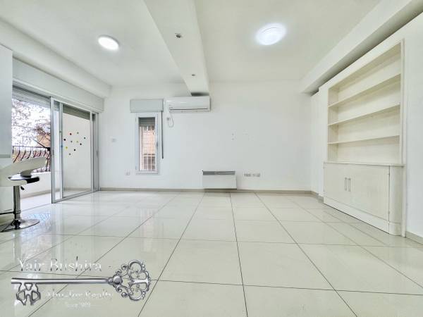 Abu-Tor - 4 BR beautiful apartment | one time opportunity 1