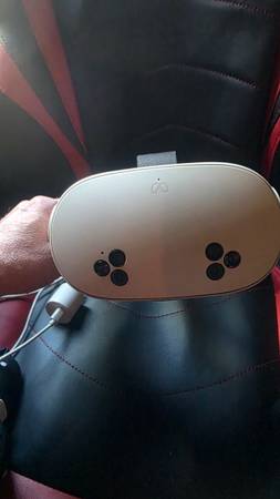 Meta Quest 3 ,  2 controllers 1
