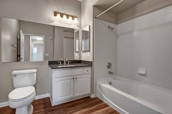 $2,260 / 2br - 932ft2 - Crown Molding, Firepit Area, Built-in Microwaves (Pocket-Greenhaven Sacramento)63844736996227121