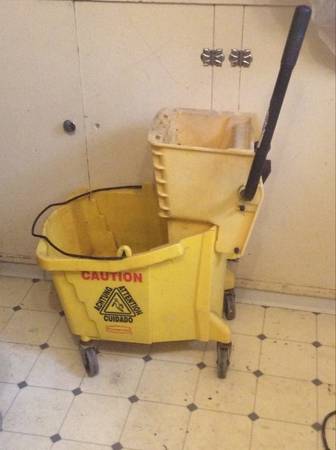 Mop Bucket w/Ringer 1