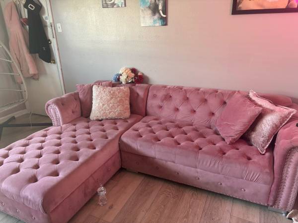 Pink couch for sale 1