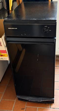 Jenn-Air Trash Compactor – Works Great! – $200 OBO 1