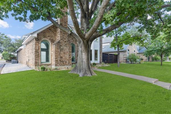 $575,000 / 3br - 2135ft2 - ==>TIMELESS Design *MODERN Updates W/POOL in Far N. Dallas*PLANO ISD** (Dallas, Texas)63867601922945120