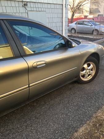 2003 Ford Taurus 1