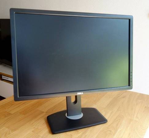 Dell UltraSharp 24" Matte Adjustable Computer Monitor 1