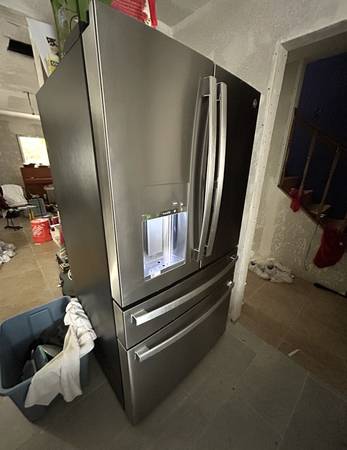 Refrigerator$900/Nevera Nueva 1