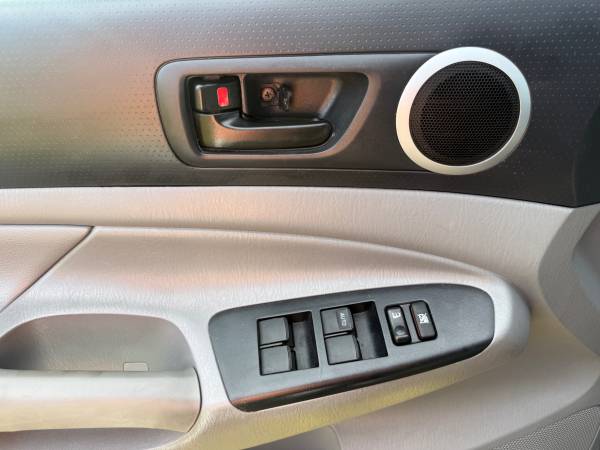 2015 Toyota TACOMA SR5 - Photo 12