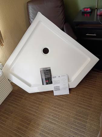 Delta 38-1/2 in. x 38-1/2 in. Neo-Angle Single Threshold Corner Shower 1