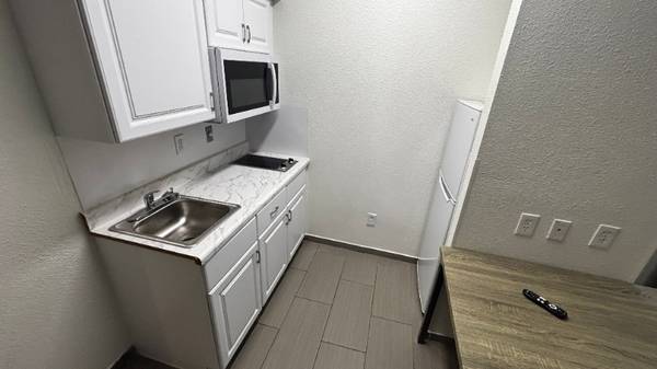 Studio 1/BA, Free Premium Cable TV, In New Orleans 1