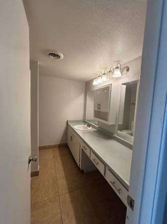 $1,099 / 2hab - 945ft2 - Ofertas especiales para mudanza en octubre – Apartamentos Villas Las Cerezas (4515 E Grant Rd)63674911842561121