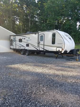 Coachman Freedom Express 1