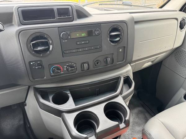 2019 Ford E350 Cutaway Van - Photo 12