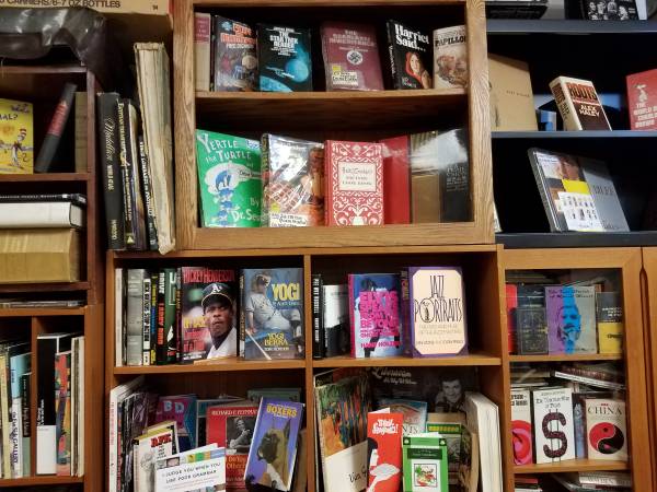 💙💛💗OPEN SUNDAYS ONLY**Records & Books - THRIFT GALORE 1