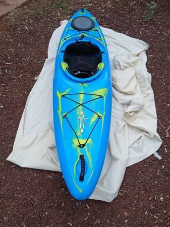 Dagger Katana 9.7 Kayak w/Accessories 1