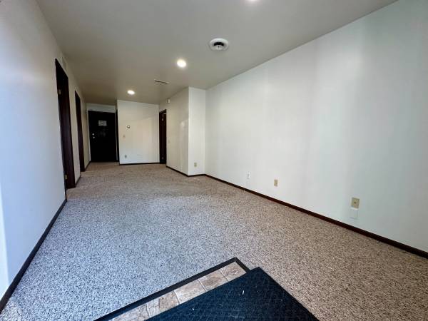 Office Space Conveniently Located on Davidson Rd! 730 Sq Ft Ready NOW! 1