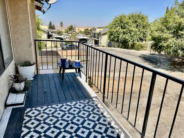 3 bed/2 bath apartment by bakerfield near city college 1