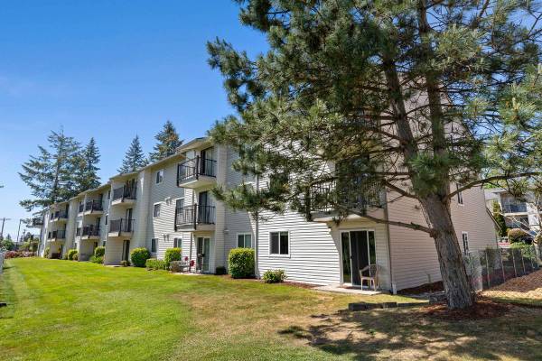 Cozy 2 BR-Elevator Access, Onsite Parking, Act Fast! 1
